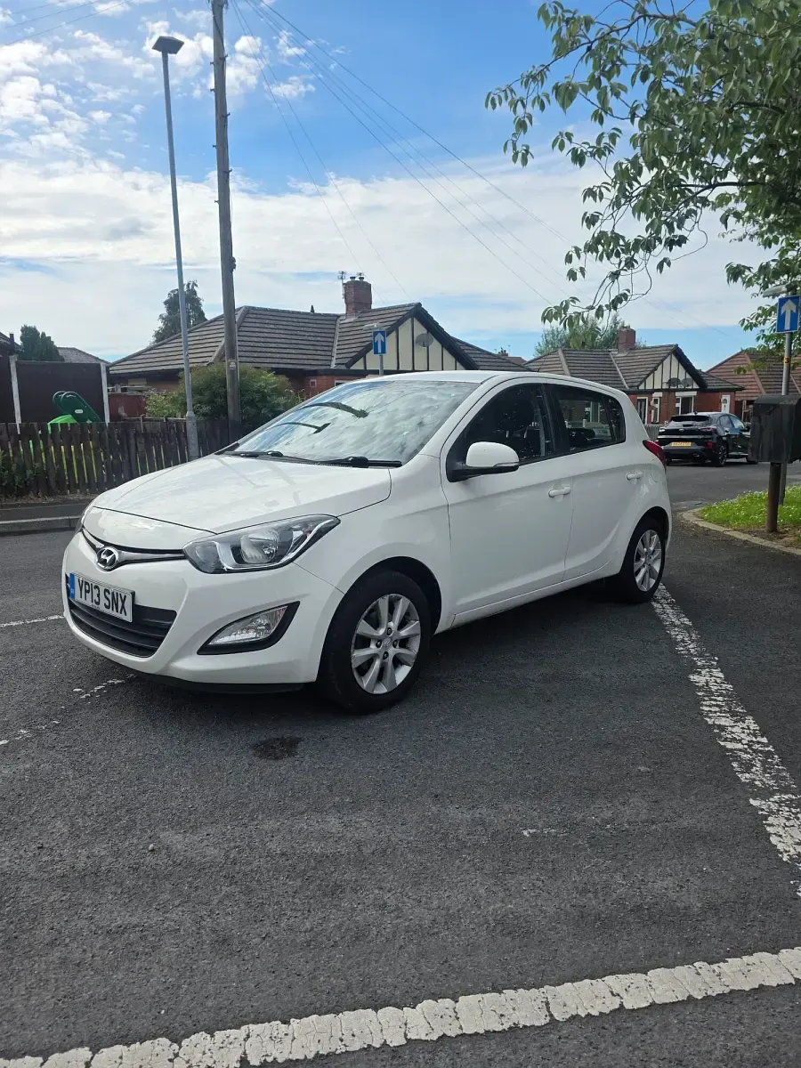 Used Hyundai i20 Active 86 HP (63 kW) 2013 White Hatchback