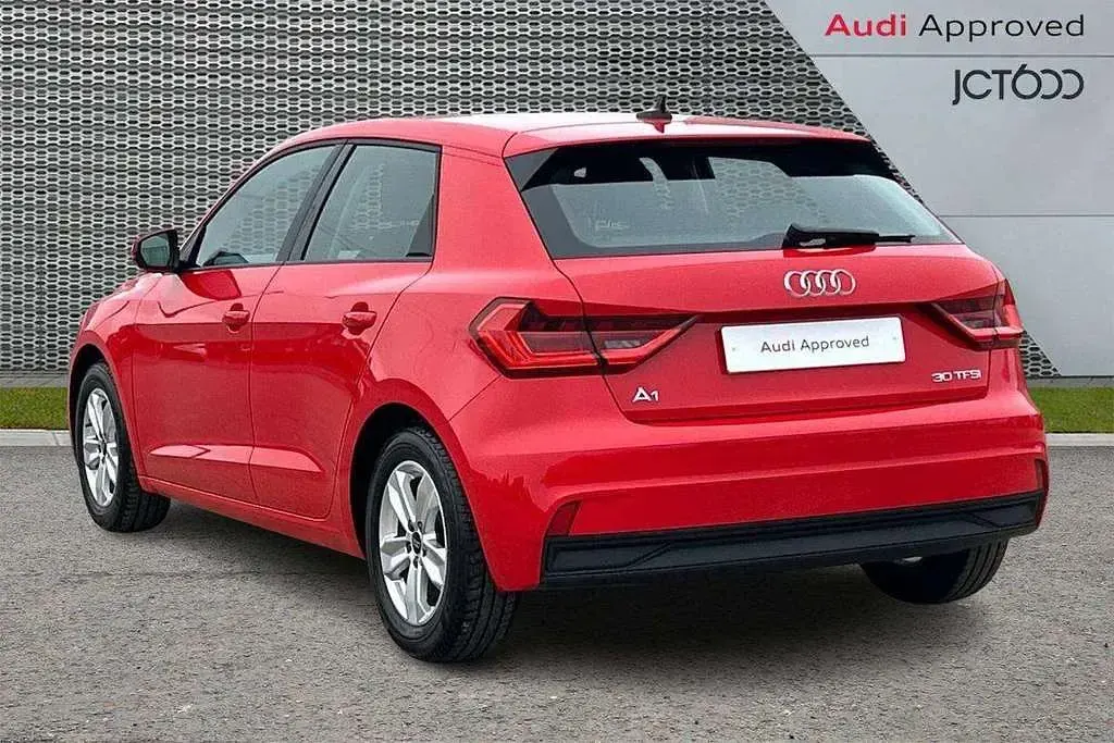 Used Audi A1 Comfort 88 HP (64 kW) 2023 Red SUV