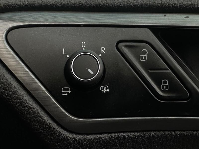 Used VW Golf VII SE 150 HP (110 kW) 2018 Blue Hatchback