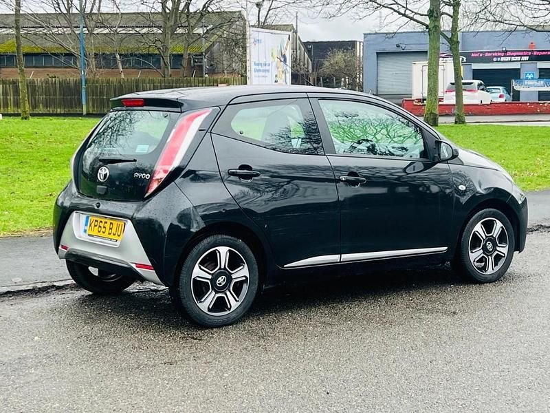 Used Toyota Aygo X-clusiv 69 HP (50 kW) 2015 Black Hatchback