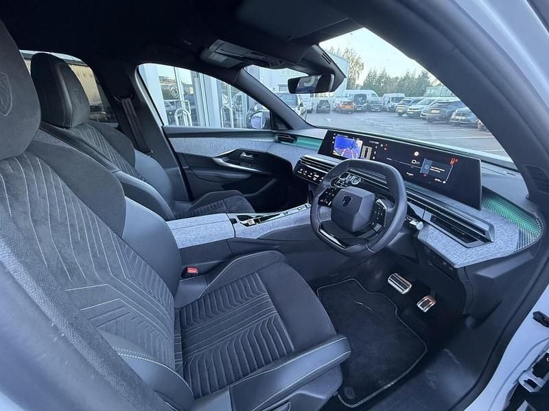 Used Peugeot 5008 GTi 134 HP (98 kW) 2024 White Hatchback