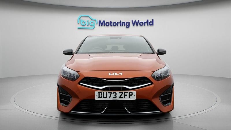 Used Kia ProCeed GT-Line 159 HP (116 kW) 2023 Orange Estate