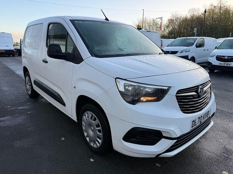 Used Vauxhall Combo Sportive 100 HP (73 kW) 2020 White Van