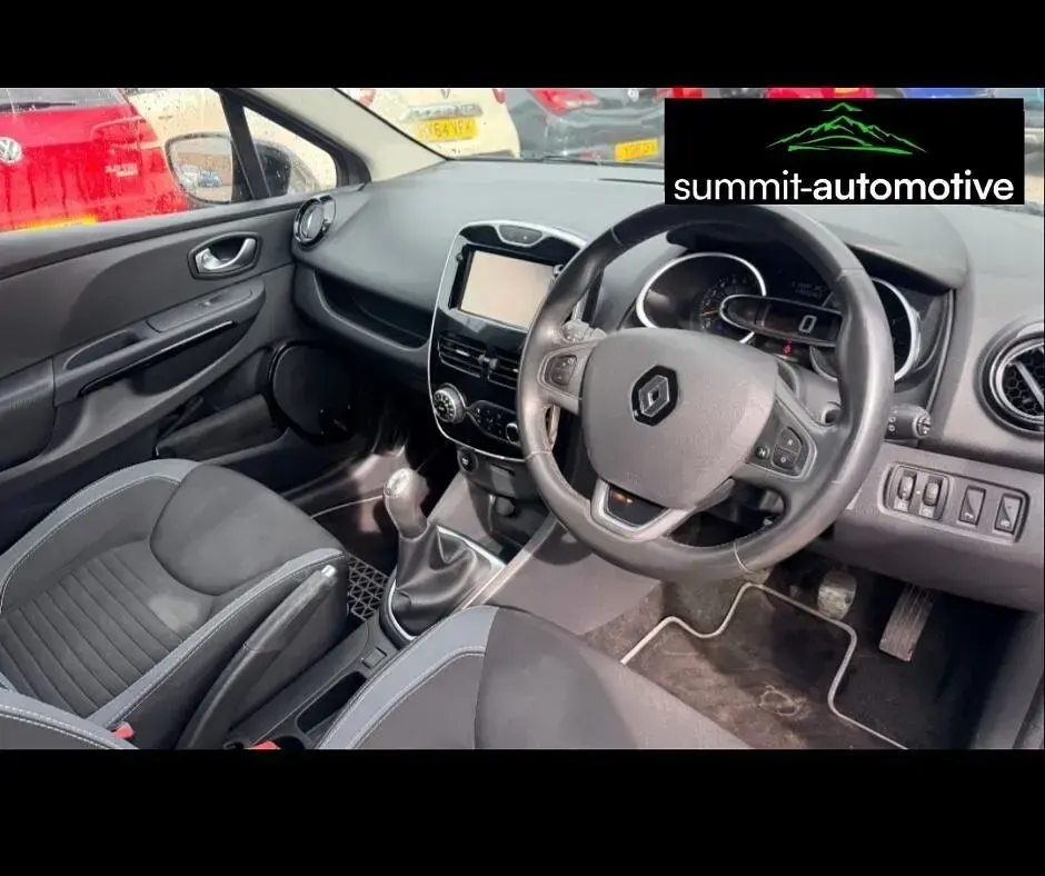 Used Renault Clio Dynamique 90 HP (66 kW) 2015 Grey Hatchback
