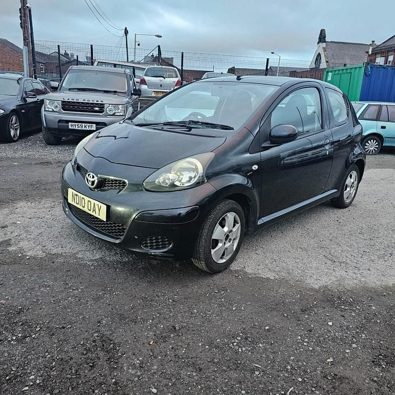 Used Toyota Aygo 67 HP (49 kW) 2010 Black Hatchback