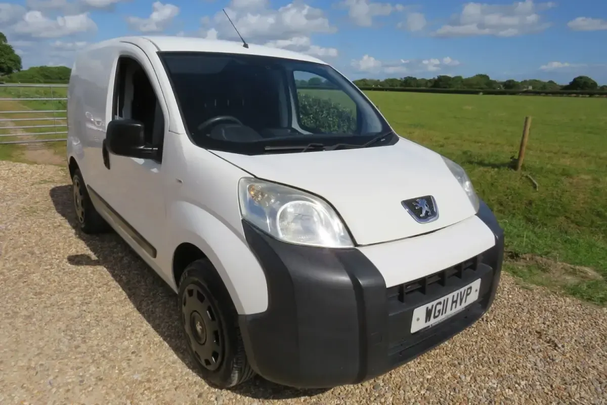 Gebraucht Peugeot Bipper S 2011 Weiß Van / Kleinbus