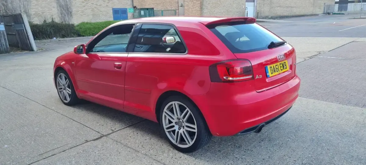 Begagnad Audi A3 S-Line 2011 Röd Halvkombi