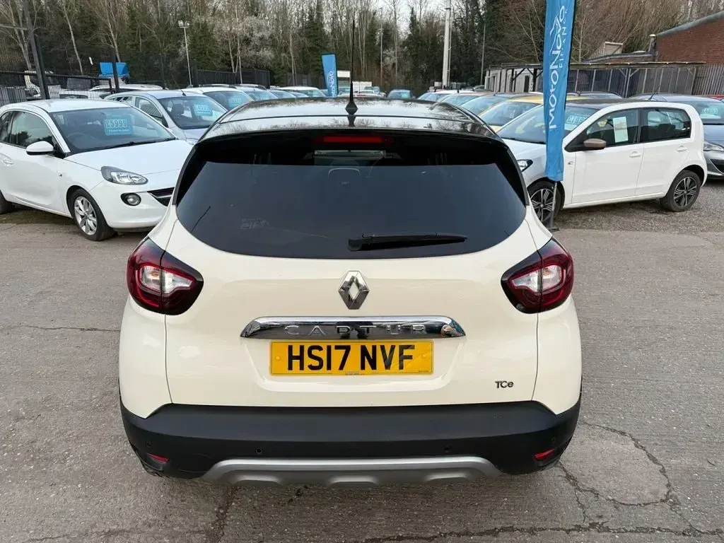 Used Renault Captur Dynamique 90 HP (66 kW) 2017 Cream/black SUV