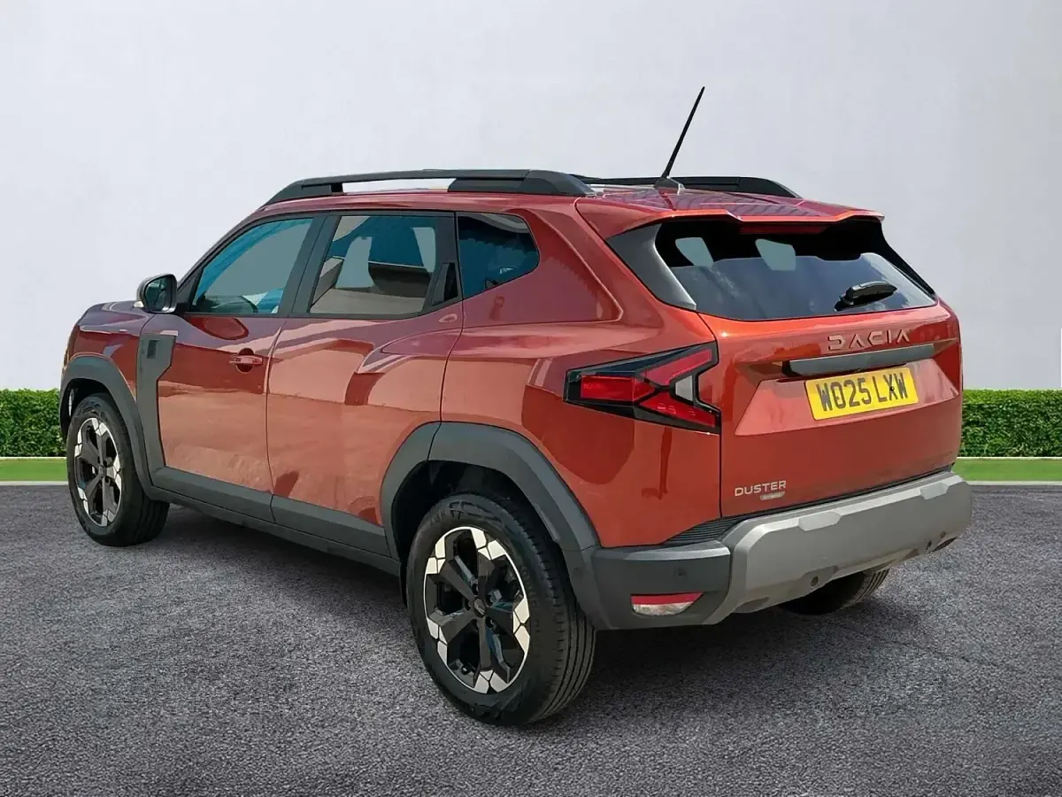 Used Dacia Duster Extreme 143 HP (105 kW) 2025 Brown Hatchback