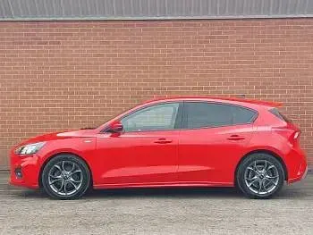Used Ford Focus ST-Line 125 HP (91 kW) 2021 Red Hatchback