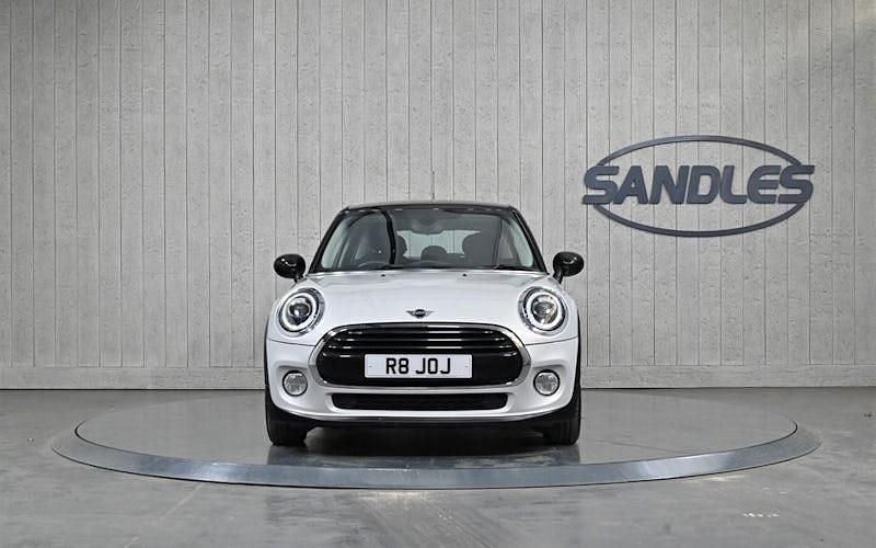 Usado Mini Cooper Classic 136 CV (100 kW) 2019 Plateado Utilitario