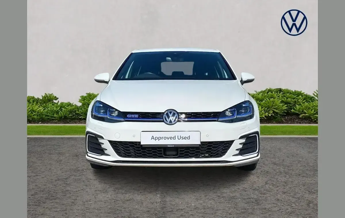 Used VW Golf VIII Advance 200 HP (147 kW) 2020 White Hatchback