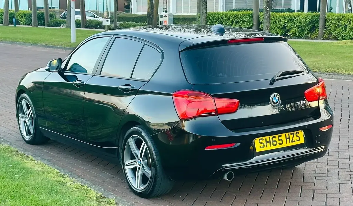 Used BMW 118 Sport Line 136 HP (100 kW) 2015 Black Hatchback