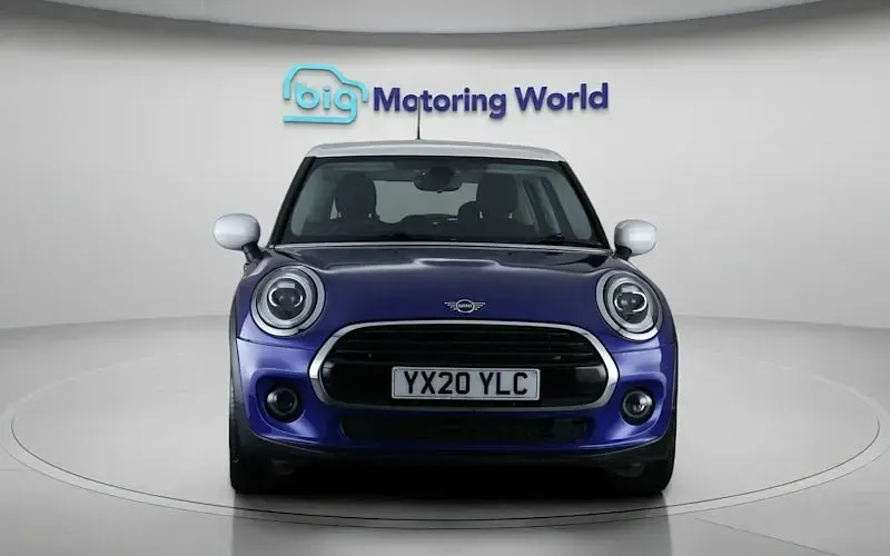 Begagnad Mini Cooper Classic 136 HK (100 kW) 2020 Blå Halvkombi