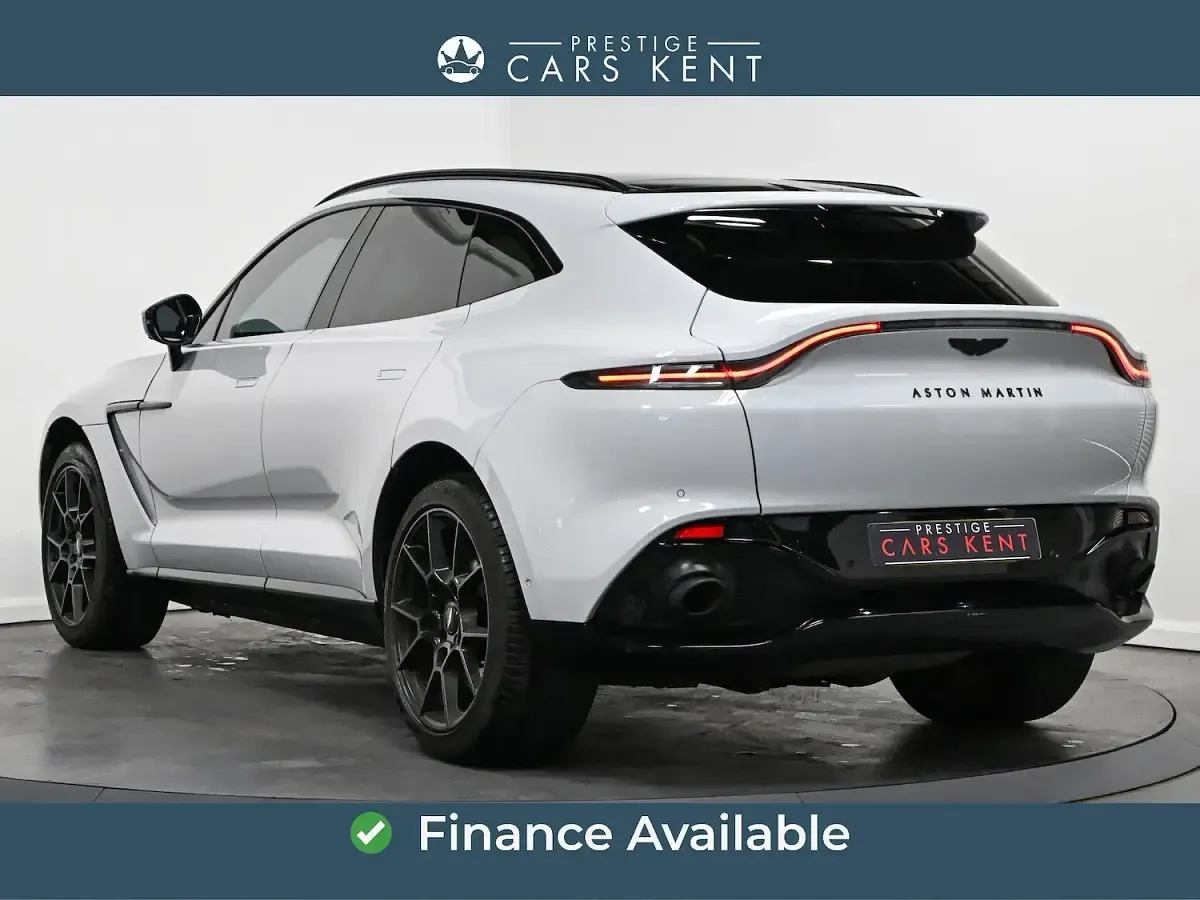 Used Aston Martin DBX 550 HP (404 kW) 2022 White SUV