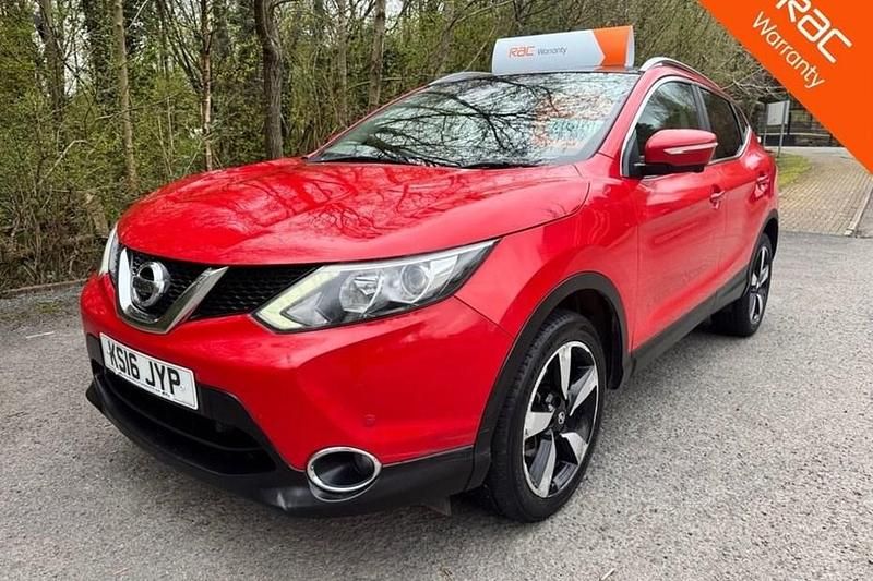 Used Nissan Qashqai N-Connecta 110 HP (80 kW) 2016 Red SUV