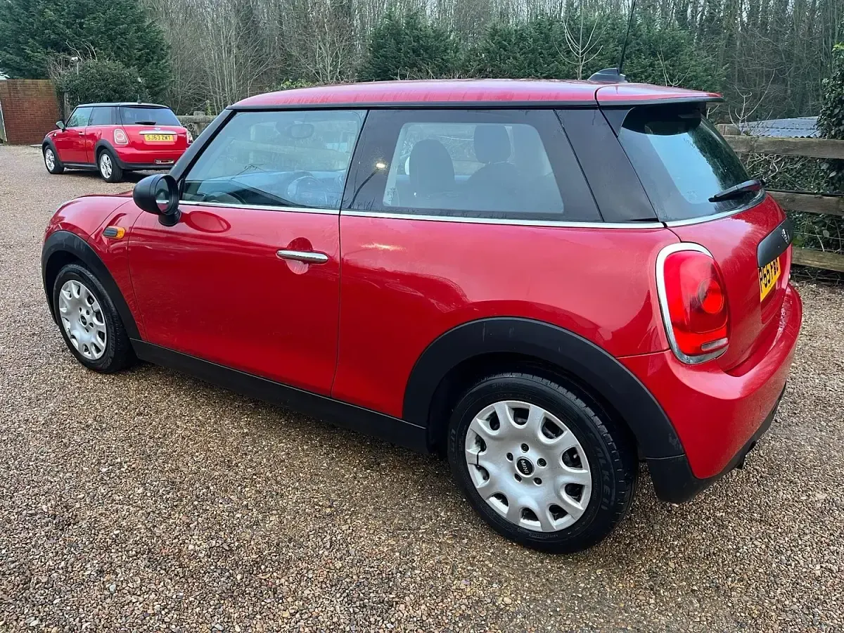 Used Mini ONE Hatch 102 HP (75 kW) 2015 Red Hatchback