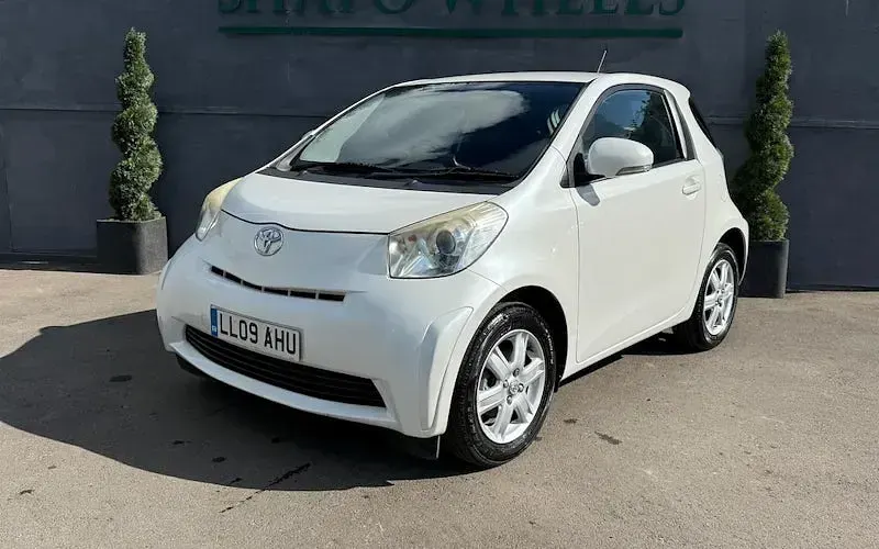 Used Toyota iQ 69 HP (50 kW) 2014 Hatchback