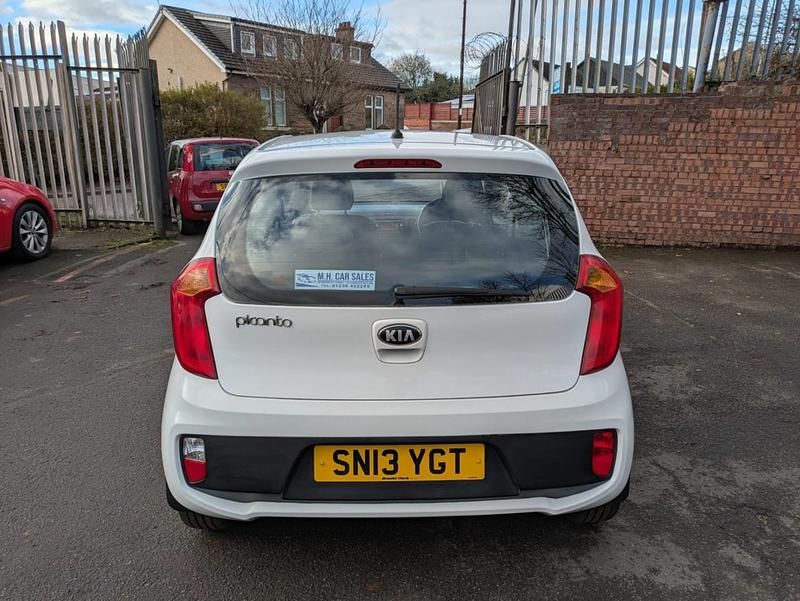 Used Kia Picanto 68 HP (50 kW) 2013 White Hatchback