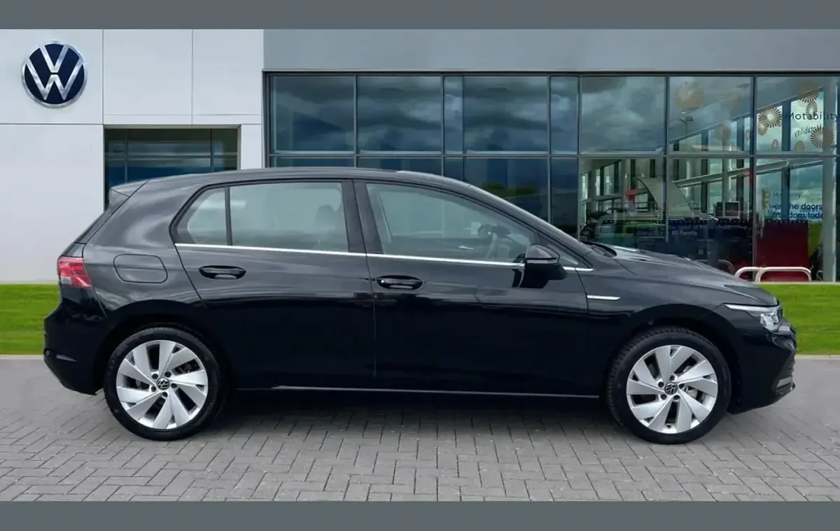 Used VW Golf VIII Style 128 HP (94 kW) 2024 Black Hatchback