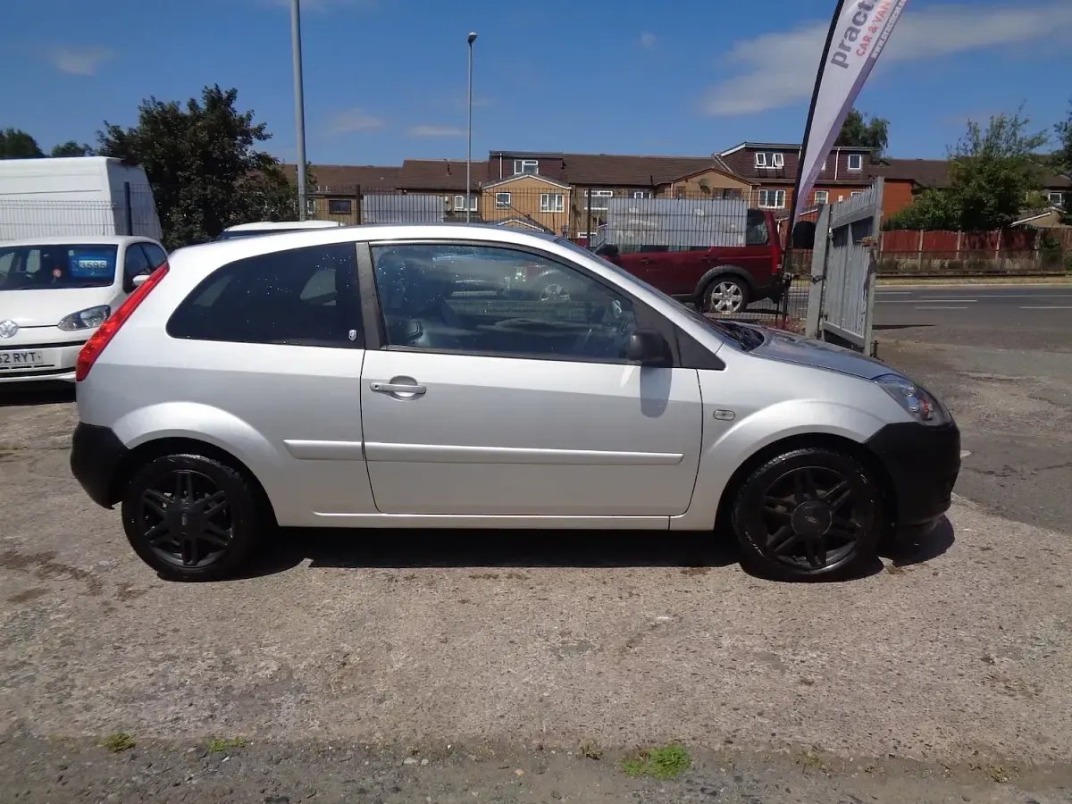Used Ford Fiesta Ghia 80 HP (58 kW) 2007 Silver Hatchback
