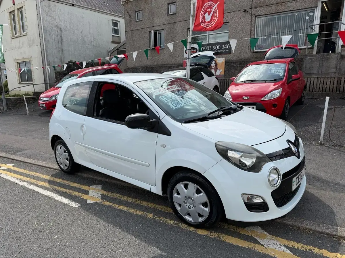 Used Renault Twingo Dynamique 75 HP (55 kW) 2012 White Hatchback