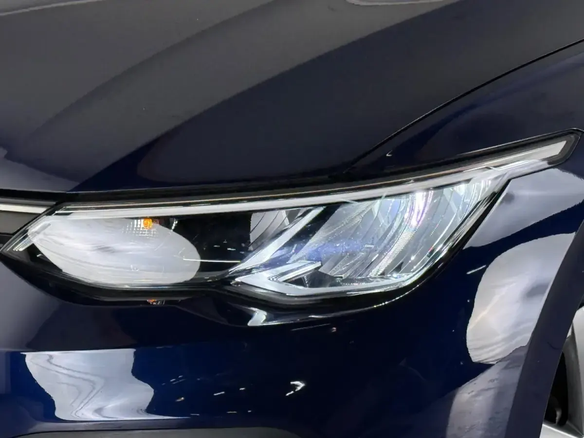 Używany VW Golf VIII S 2020 Niebieski Hatchback