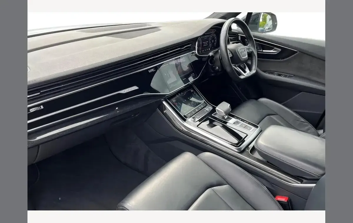 Used Audi Q7 Black Edition 286 HP (210 kW) 2020 Glacier white SUV