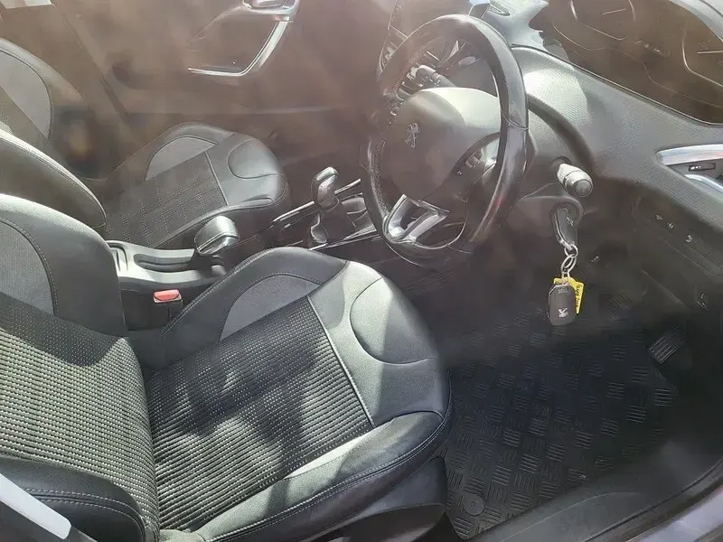 Usado Peugeot 2008 Allure 2017 Cinzento SUV