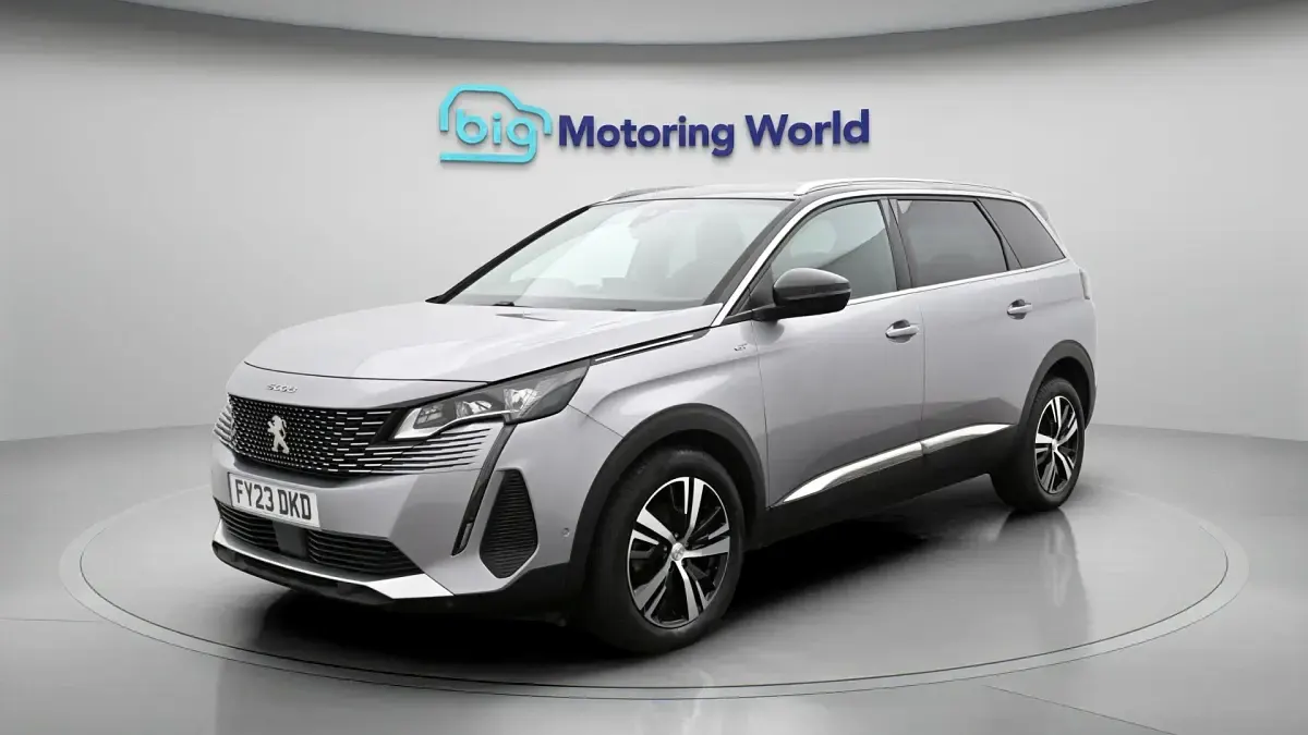 Gebraucht Peugeot 5008 GT 131 PS (96 kW) 2023 Grau SUV