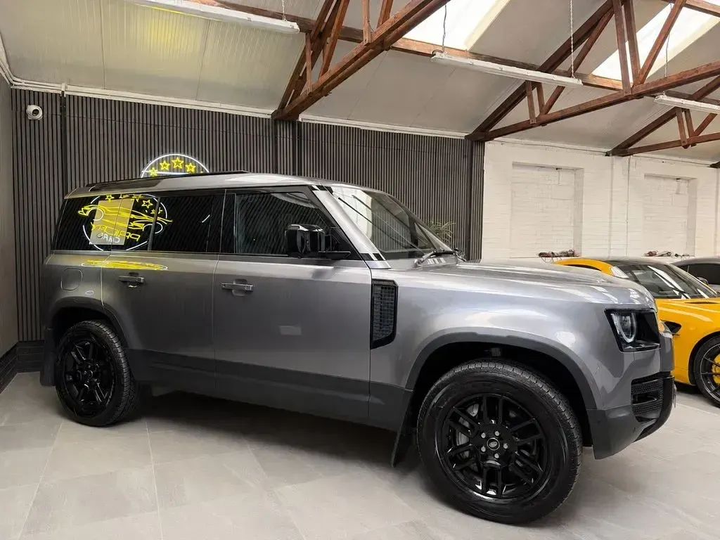 Used Land Rover Defender HSE 300 HP (220 kW) 2023 Grey SUV
