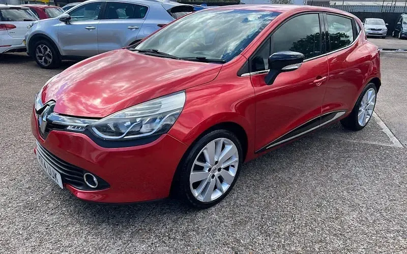 Used Renault Clio Dynamique 90 HP (66 kW) 2014 Red Hatchback