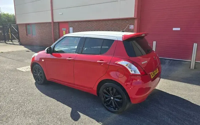 Usado Suzuki Swift SZ-L 94 HP (69 kW) 2016 Vermelho Citadino