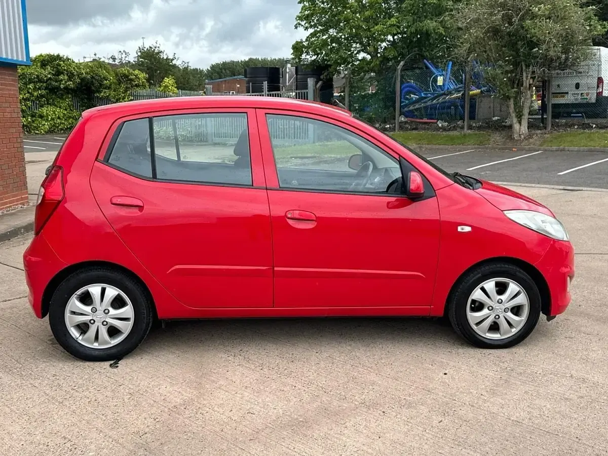 Used Hyundai i10 Active 86 HP (63 kW) 2011 Red Hatchback