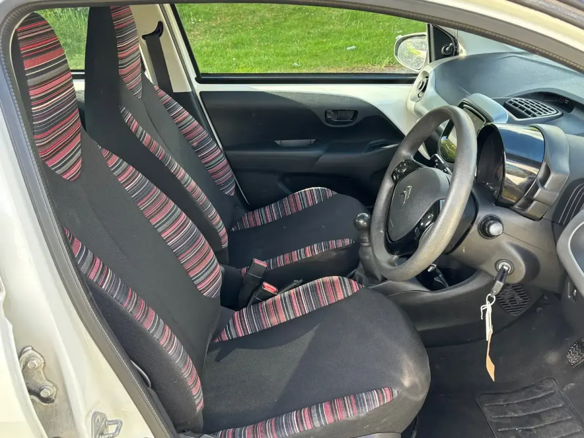 Usado Citroën C1 Feel 82 HP (60 kW) 2015 Branco Citadino