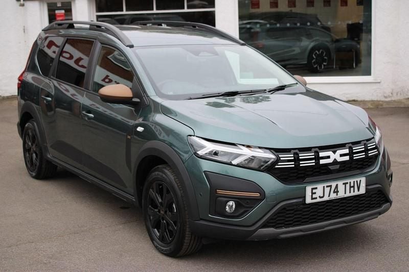 Green Used 2024 Dacia Jogger Extreme MPV | £22,830 (A bit pricey) - Image 1/4