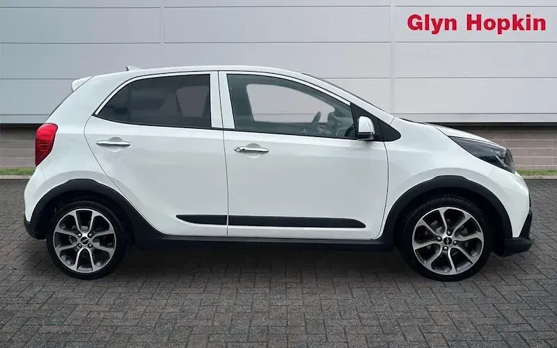Used Kia Picanto X-Line 67 HP (49 kW) 2023 White Hatchback