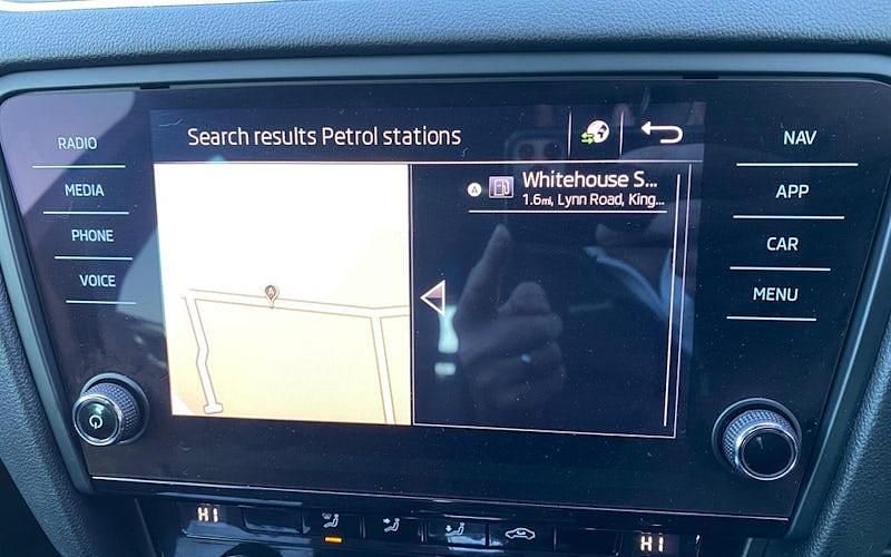 Used Skoda Octavia vRS 245 HP (180 kW) 2019 White Estate