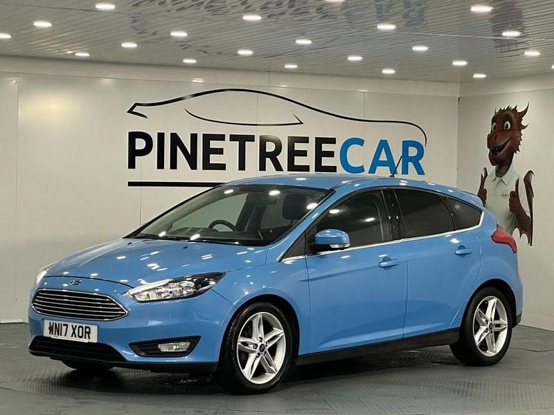 Used Ford Focus Zetec 125 HP (91 kW) 2017 Blue Hatchback
