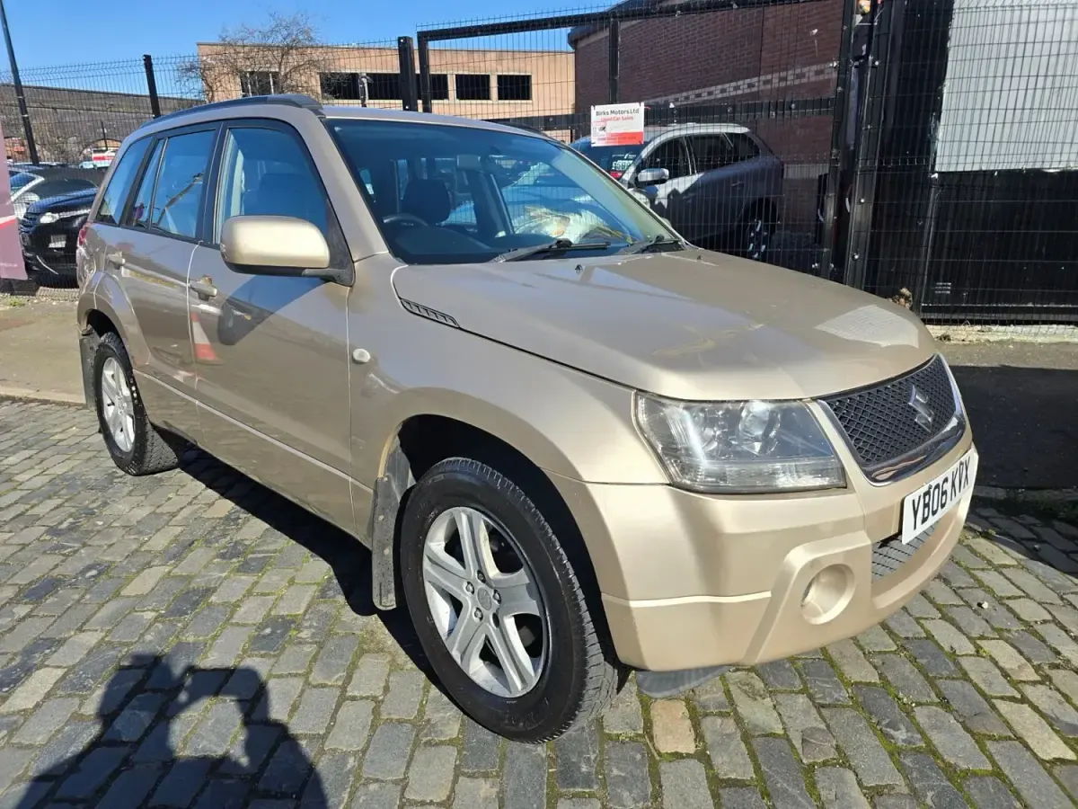 Usado Suzuki Grand Vitara 140 HP (102 kW) 2006 Bege SUV
