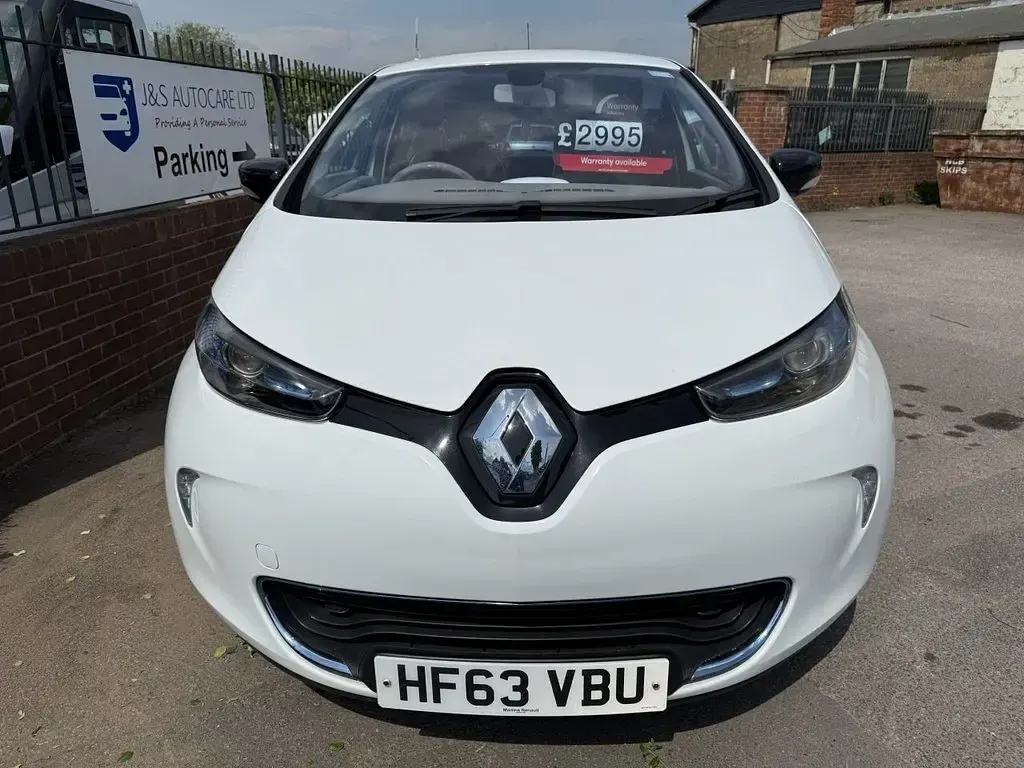 Used Renault Zoe Expression 64 kW (88 HP) 2013 White Hatchback