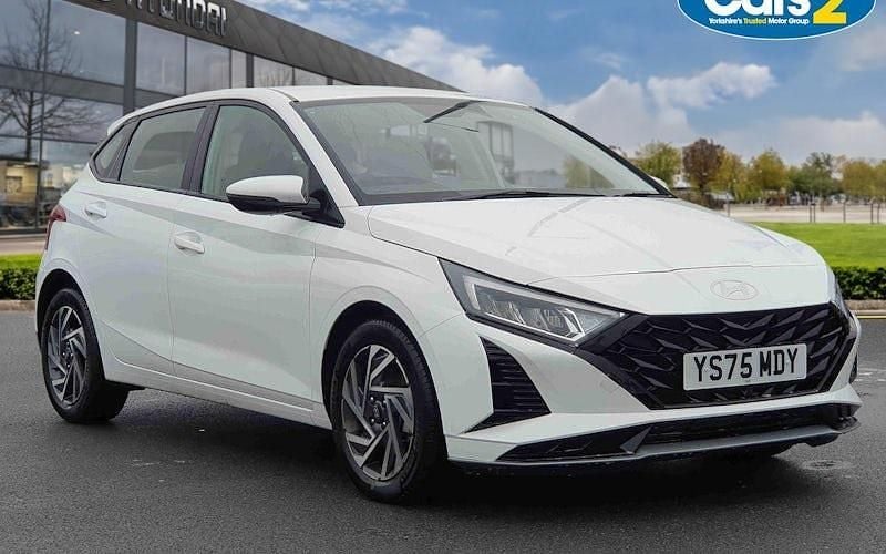 New Hyundai i20 Advanced 101 HP (74 kW) 2025 White Hatchback