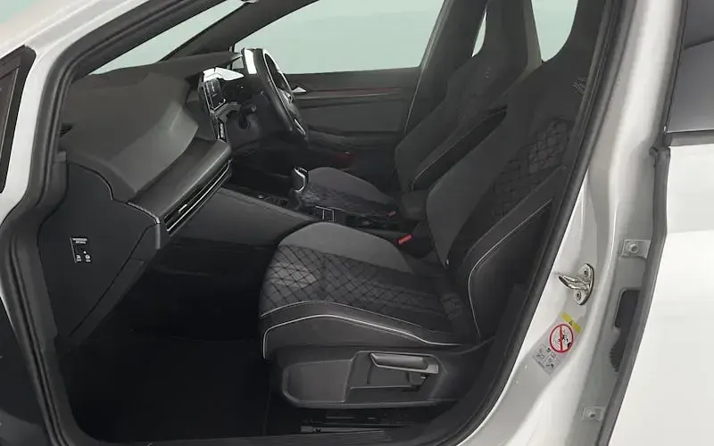 Usado VW Golf VIII R-line 150 HP (110 kW) 2024 Citadino