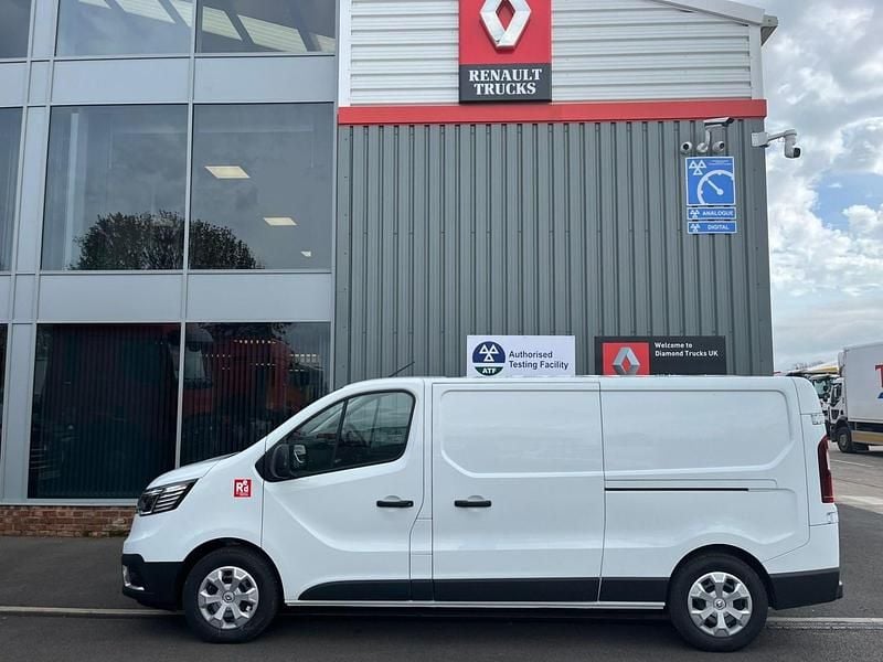 New Renault Trafic 89 kW (122 HP) 2025 White MPV
