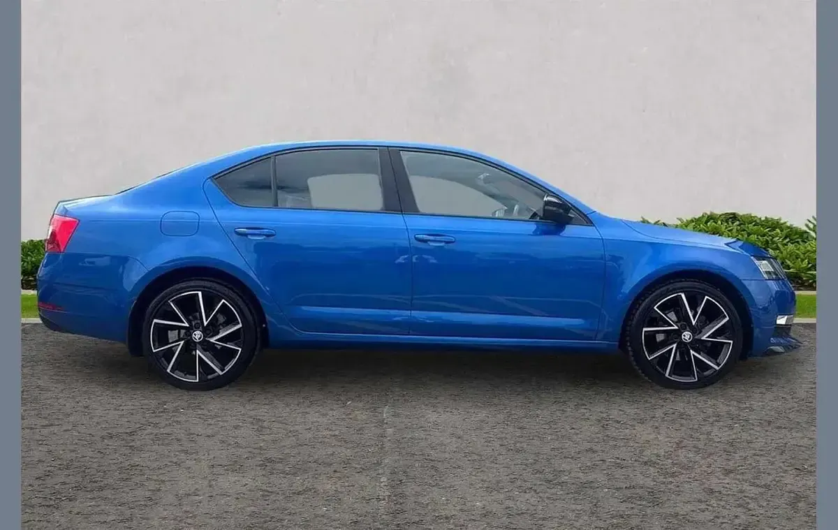 Used Skoda Octavia SportLine 150 HP (110 kW) 2019 Race blue metallic Hatchback