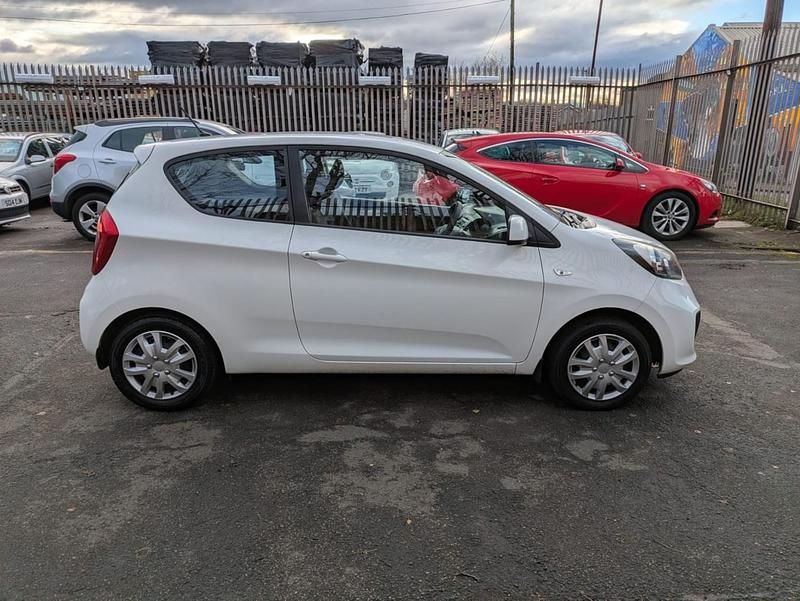Used Kia Picanto 68 HP (50 kW) 2013 White Hatchback