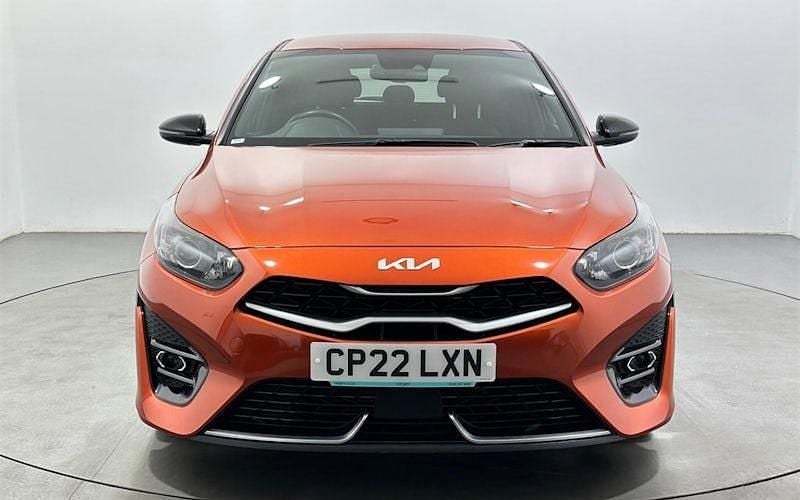 Second-hand Kia Ceed GT-Line 160 CP (117 kW) 2022 Portocaliu Hatchback