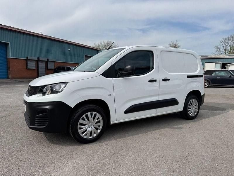 Second-hand Peugeot Partner Premium 2021 Alb Monovolum