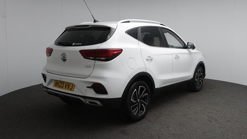 Używany MG ZS Exclusive 111 KM (81 kW) 2023 Biały SUV
