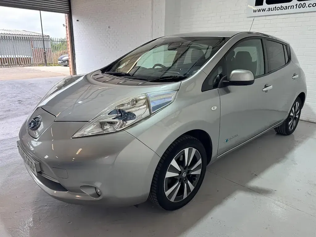 Used Nissan Leaf Tekna 80 kW (109 HP) 2017 Silver Hatchback